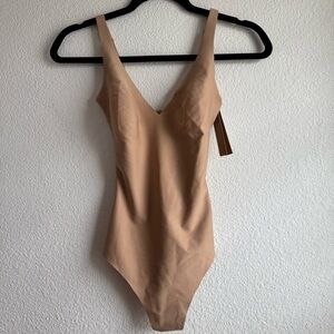 SKIMS Body Plunge Bodysuit – Clay (S) NWT